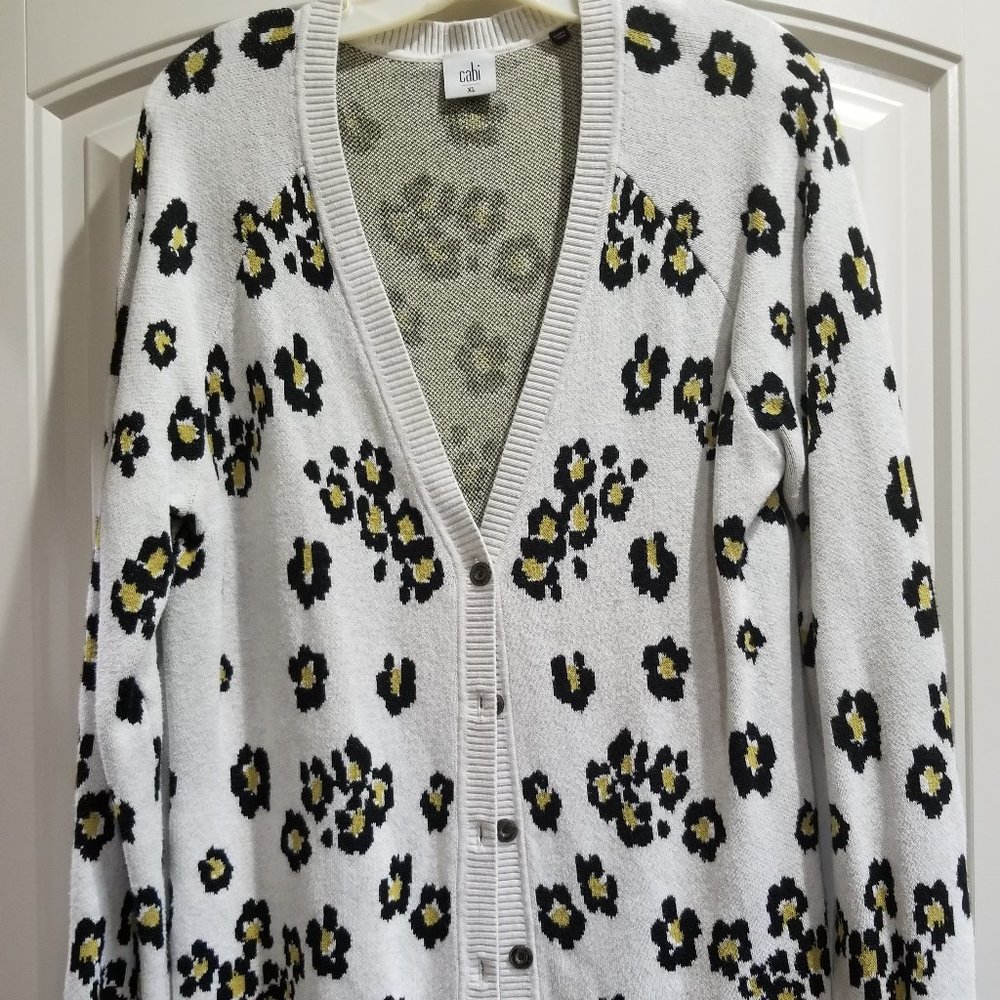Cabi | Light background Leop ard Animal Print Button Front Cardigan Sz - XL
